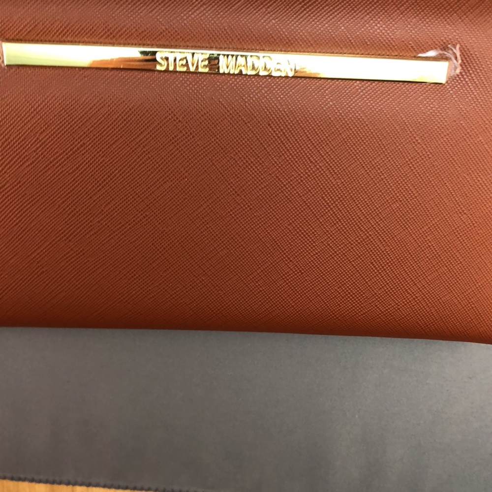 Steve Madden Bzippy wristlet cognac crosshatch - Picture 2 of 11